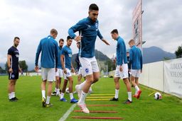 تمجید بازیکنان برایتون از علیرضا جهانبخش را ببینید