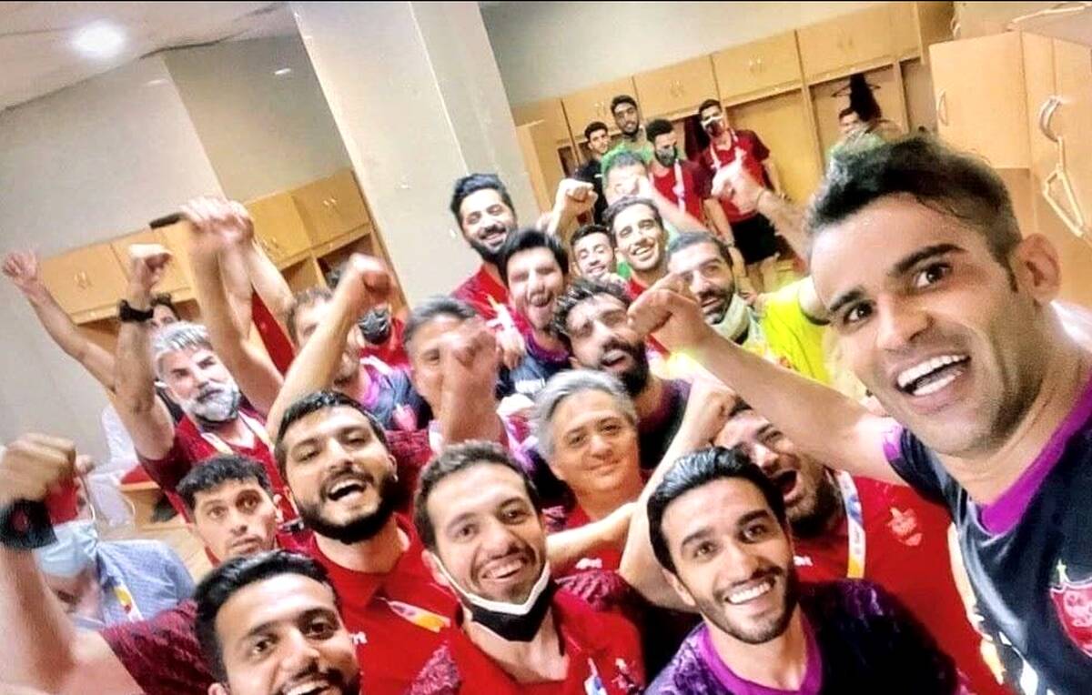 حال و هوای رختکن پرسپولیس پس از صعود+عکس لو رفته 