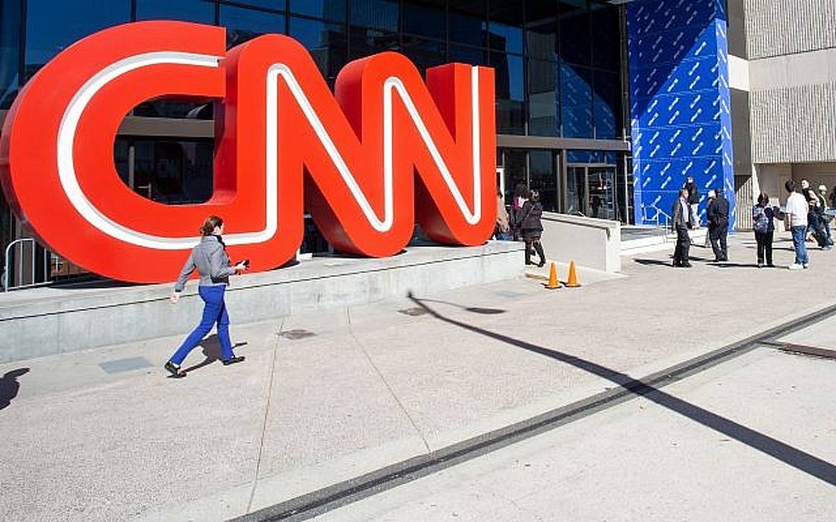 حجاب یک شبه گزارشگر زن CNN از ترس طالبان؛عکس قبل و بعد 