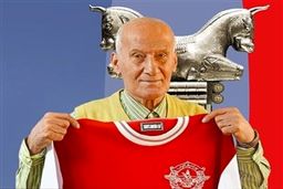 ببینید حمایت حمید جاسمیان اسطوره بزرگ پرسپولیس را از سرخ ها