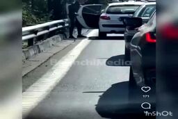 ببینید زورگیری هولناک با قمه از زن راننده وسط ترافیک اتوبان نیایش