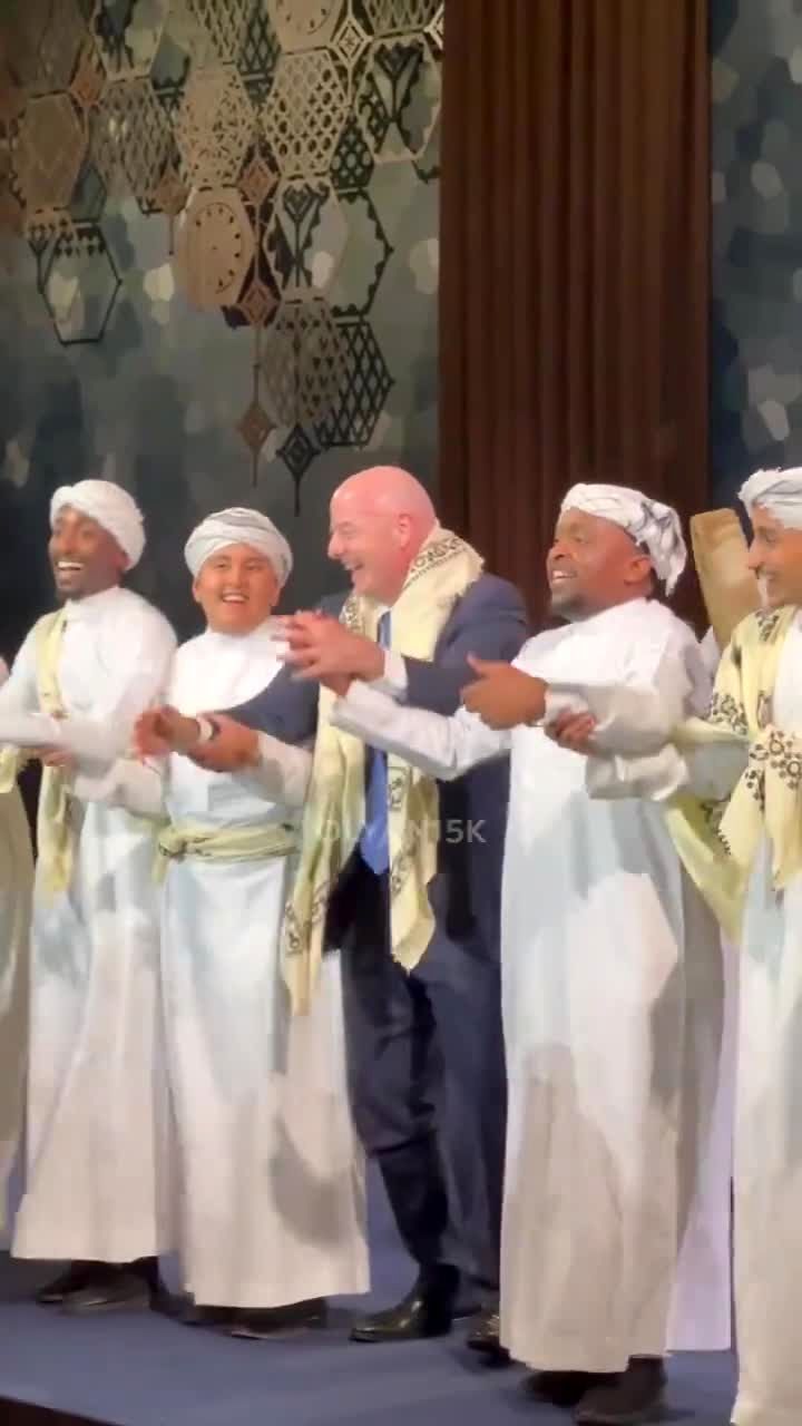 (ویدئو) رقص‌ عربی رئیس فیفا در عربستان