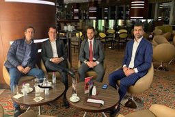 مرد ناشناخته مذاکرات دوحه با وکیل استرا چه کسی بود؟

