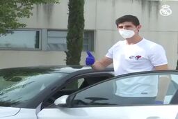 فیلم؛ بازیکنان رئال با حضور در کمپ مادرید تست سلامت دادند