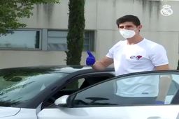 فیلم؛ بازیکنان رئال با حضور در کمپ مادرید تست سلامت دادند