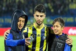 ماشاریپوف و استقلال؛ دلبری‌های ادامه‌دار! + عکس

