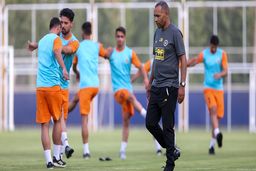 خبر عجیب:سرمربی جذاب سپاهان در راه عراق