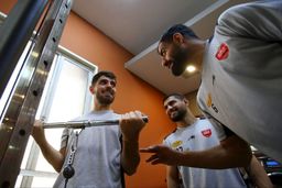 کنعانی زادگان هوشیار شد