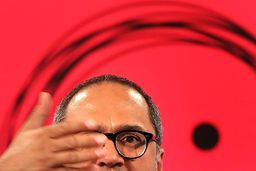 کری خوانی جنجالی در برنامه خندوانه!+فیلم دیده نشده