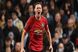 منچستر با ماتیچ سه ساله تمدید کرد