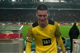 فوری: اشک بازیکن دورتموند در آمد