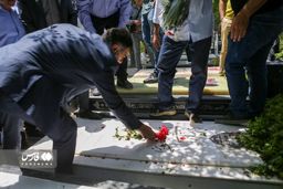 تصاویر مدیران استقلال بر سر مزار بزرگان آبی و قرمز و اهالی رسانه