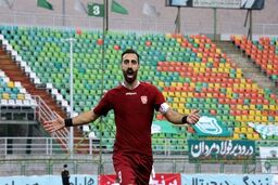 آتیش بازی استقلال در نقل و انتقالات/ مهاجم گلزن در یک قدمی آبی پوش شدن

