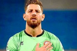 دردسر دروازه‌بان عزادار ذوب آهن برای بازگشت به کشورش!

