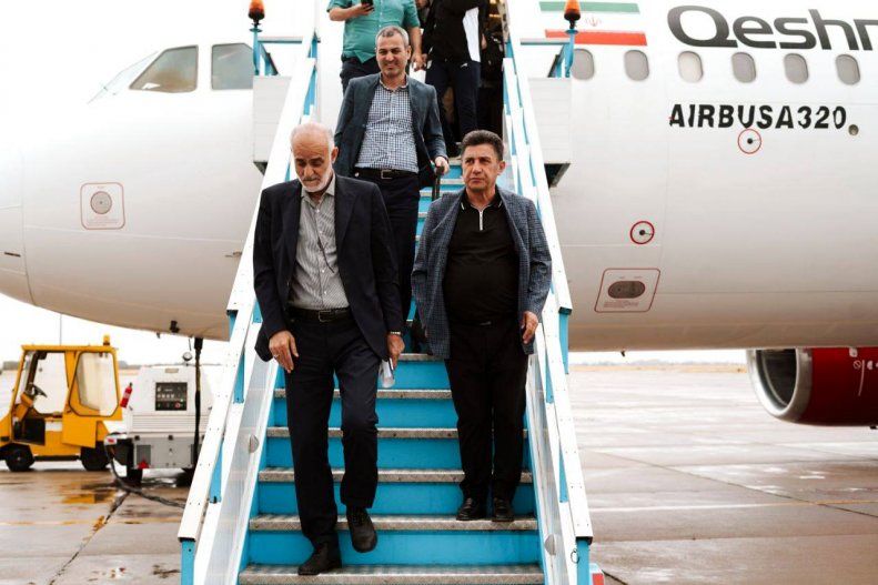 تصاویر فرود و پیاده شدن ملی پوشان در بلغارستان