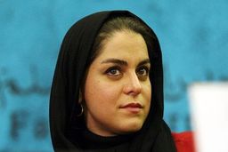 عکس غزل شاکری با تیپ شیک پشت صحنه سریال جزیره