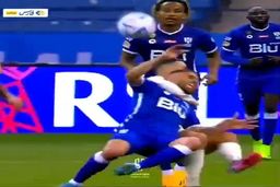 فیلم| فن کشتی کج رونالدو روی بازیکن الهلال!
