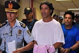 رونالدینیو از زندان آزاد شد + جزئیات

