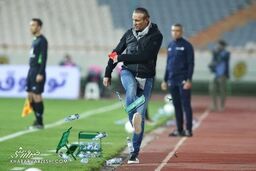 واکنش خداداد عزیزی به لگد یحیی گل‌محمدی 