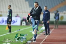 واکنش خداداد عزیزی به لگد یحیی گل‌محمدی 