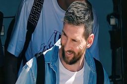 اتفاق عجیب برای مسی در فرودگاه پکن|عکس