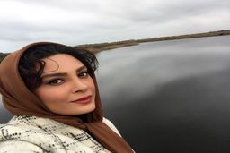 حدیثه تهرانی در آغوش همسرش