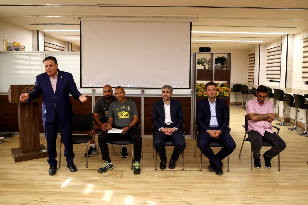 سپاهان به دنبال در اختیار گرفتن هافبک استقلال
