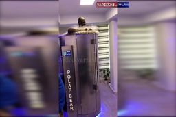 شیخ دیاباته در حال سرما درمانی و ریکاوری