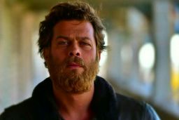 تیپ دیدنی پژمان بازغی سوار بر موتور و گردش در ترکیه