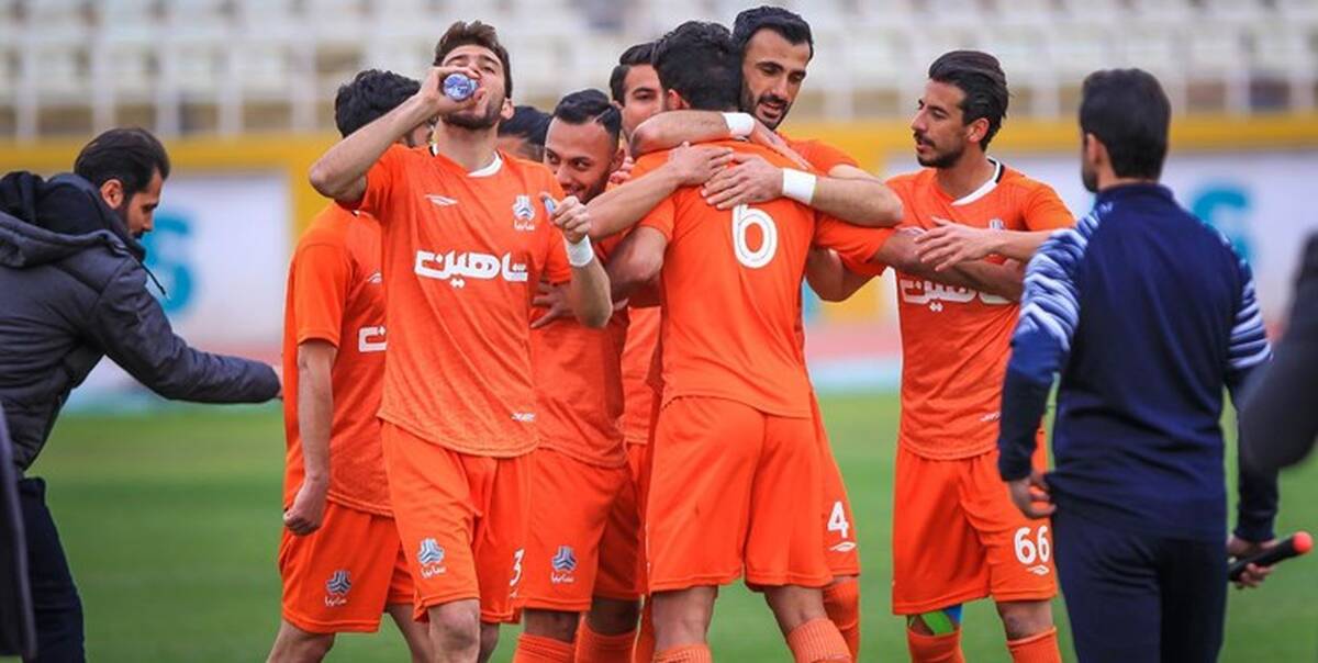 توقف صدرنشین و برد 4 مدعی در لیگ دسته اول