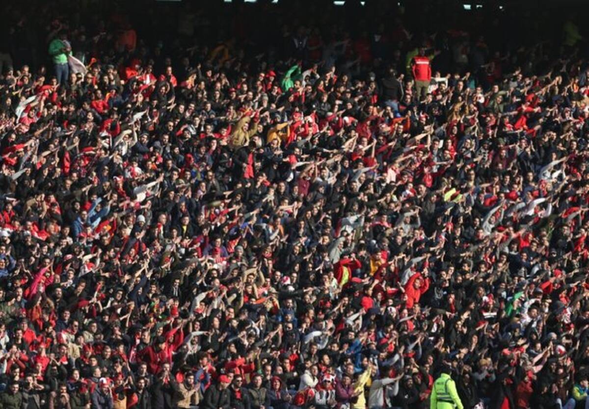 ضرب و شتم هواداران پرسپولیس پیش از دیدار با سپاهان

