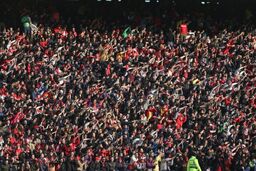 ضرب و شتم هواداران پرسپولیس پیش از دیدار با سپاهان

