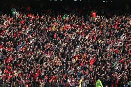 ضرب و شتم هواداران پرسپولیس پیش از دیدار با سپاهان

