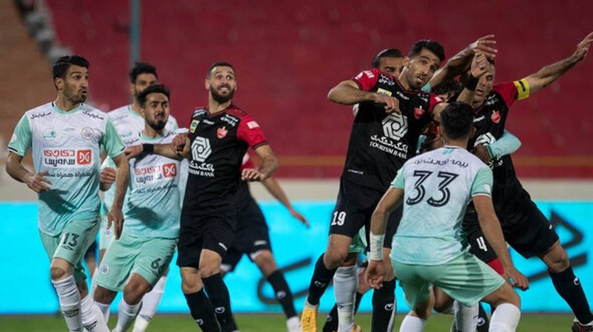 رئیس فدراسیون از فوتبالی‌ها استفاده کند!