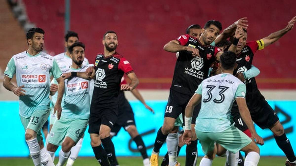 رئیس فدراسیون از فوتبالیها استفاده کند!