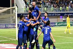 فولاد با تاکتیک یونانی گل گهر در هم کوبیده شد