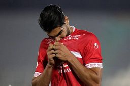 هجمه سنگین هواداران پرسپولیس علیه شاه ماهی یحیی !