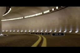 فیلم|عبور وحشتناک با مرسدس بنز SLS بر روی دیواره و سقف تونل