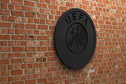 یوفا فیفا را به اقدام حقوقی تهدید کرد؛