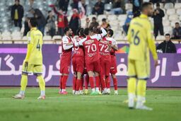 پرسپولیس بالاتر از استاندارد ایران بازی می کند