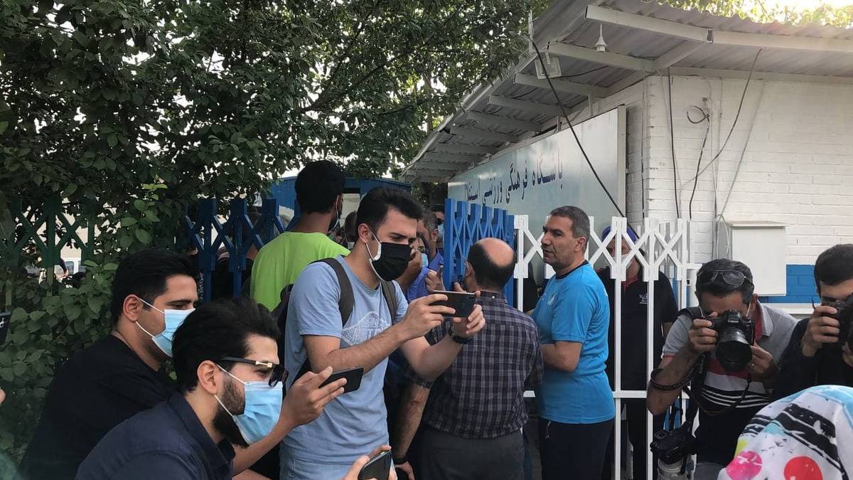 هرج و مرج در تمرین استقلال؛از حضور معاون سابق تا هدیه به دیاباته