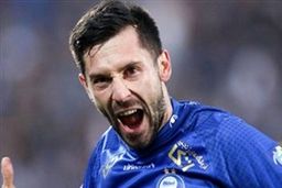 مدافع خارجی استقلال فردا در تهران تست می دهد

