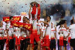 اهدای جام قهرمانی حذفی به فولاد خوزستان
