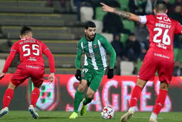 طارمی در انتظار نتیجه تست کرونا برای سفر به پرتغال