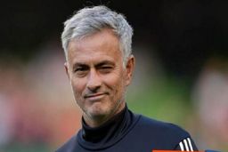 مورینو طرفدار رقیب استقلال!