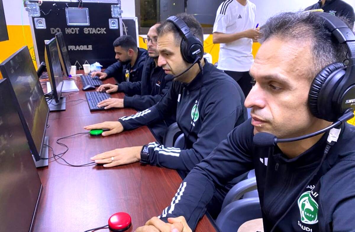VAR داریم؛داورش را نداریم