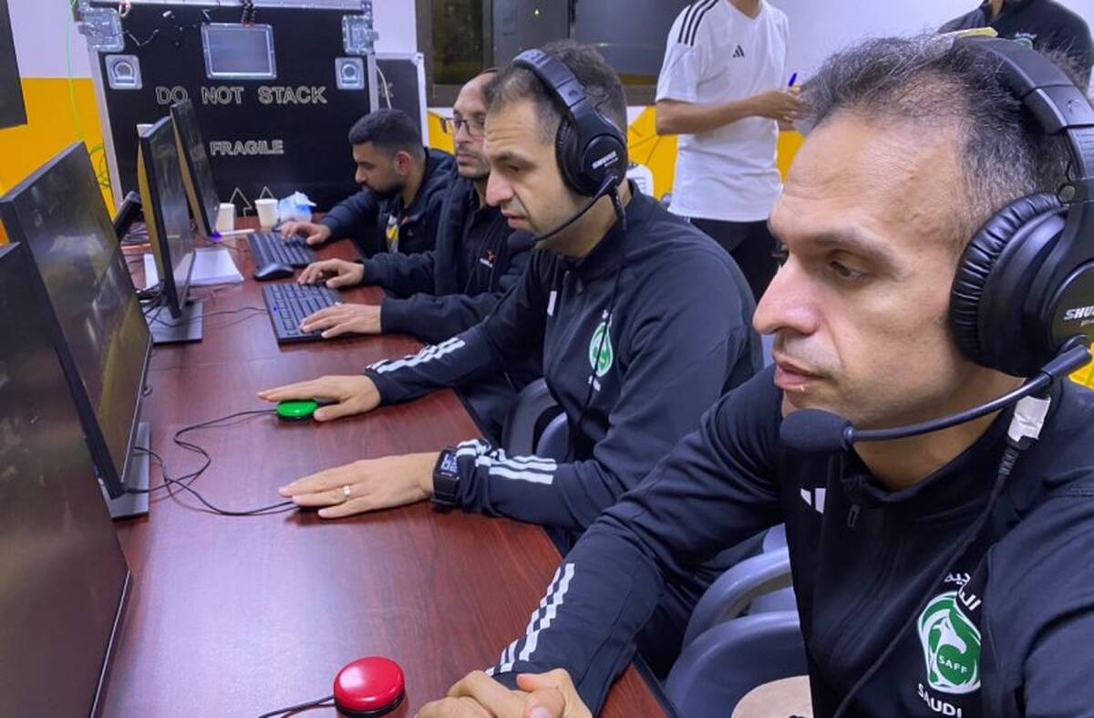 VAR داریم؛داورش را نداریم