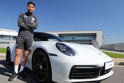 جهانبخش برای دومین بار پیاپی بازیکن ماه برایتون شد + عکس

