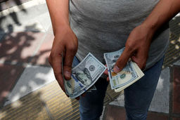 شوک معکوس به قیمت دلار / ارزانی دلار کمر دلالان را شکست!
