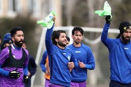 حمله تند هواداران به قوی‌ترین آدم استقلال!

